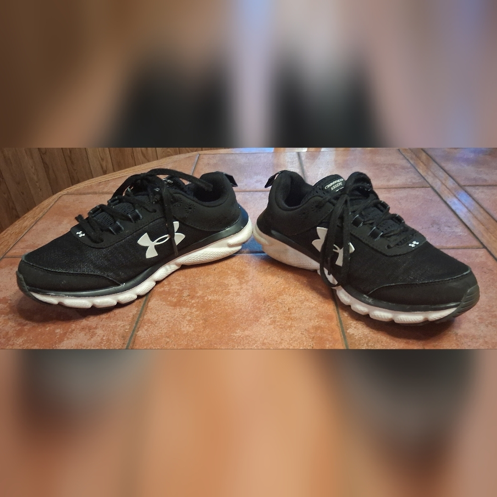 WOMENS BLACK UNDER ARMOUR SNEAKERS. SIZE 7.5 - Picture 3 of 8
